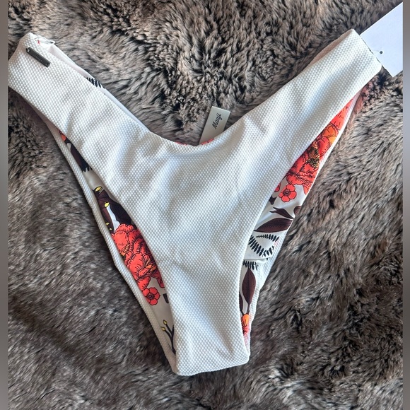 NWOT Maaji Reversible Bikini Bottom Size L $79 - Picture 5 of 7